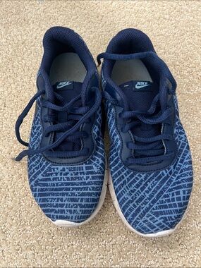 Nike Kids' Navy and Light Blue Patterned Sneakers